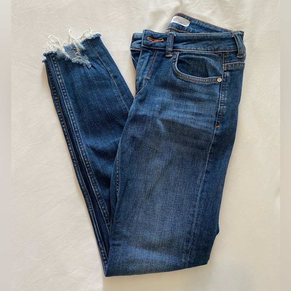 Zara sz 2 ripped ankle skinny jeans
